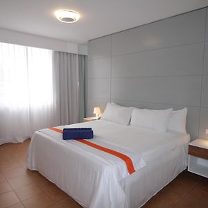 Zimmer mit Kingsize-Bett